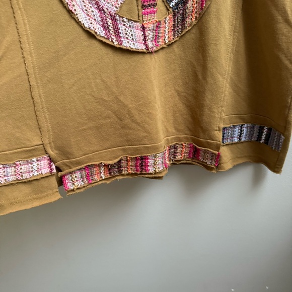 Easel Peace Patch Knit Top oversized boho tunic Size Medium - Picture 4 of 7